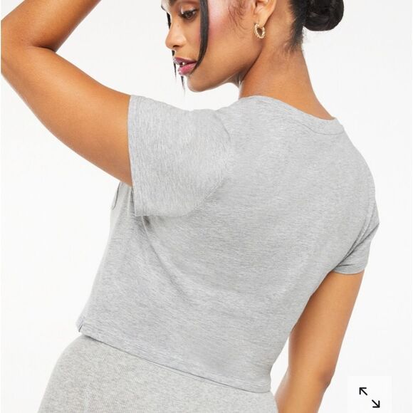 Savage Fenty Xssential Baby Pocket Tee Platinum Grey XL NWT and in packaging - Picture 3 of 8